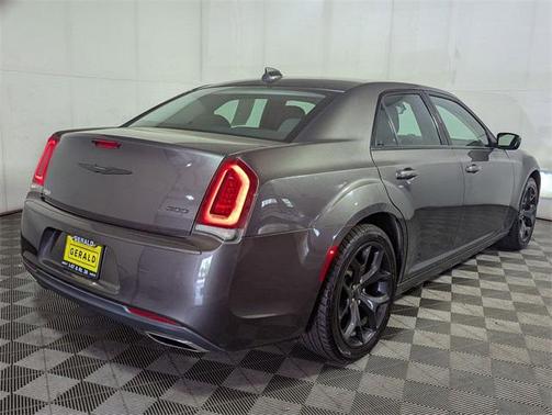 2020 Chrysler 300 Touring