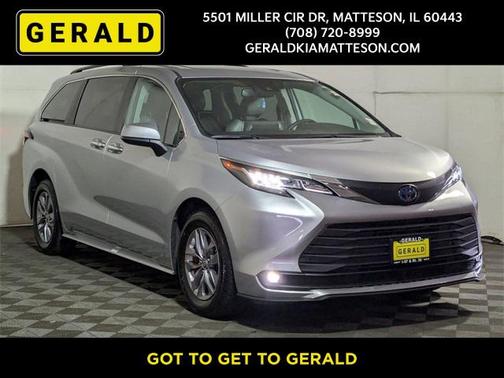 2023 Toyota Sienna XLE 8 Passenger