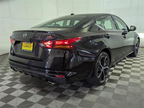 2023 Nissan Altima SR FWD