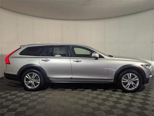 2018 Volvo V90 Cross Country T5