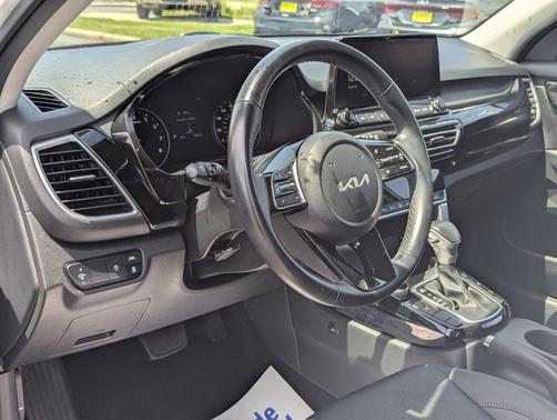 Snow White Pearl 2023 Kia Seltos EX