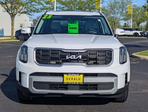Glacial White Pearl 2025 Kia Telluride S