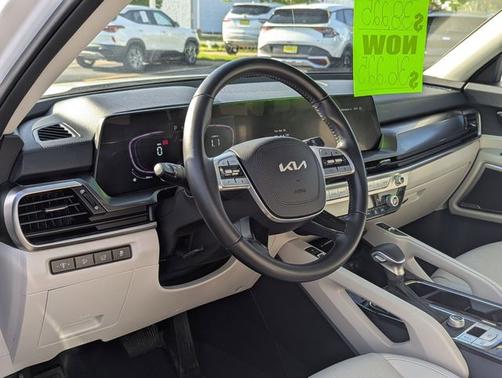 Glacial White Pearl 2025 Kia Telluride S