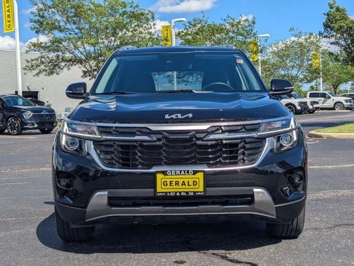 Black 2025 Kia Seltos EX