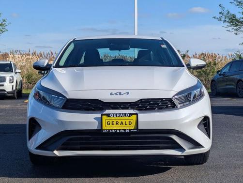 Snow White Pearl 2023 Kia Forte LXS