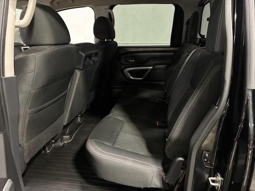 2017 Nissan Titan SV