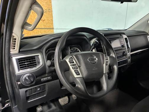 2017 Nissan Titan SV