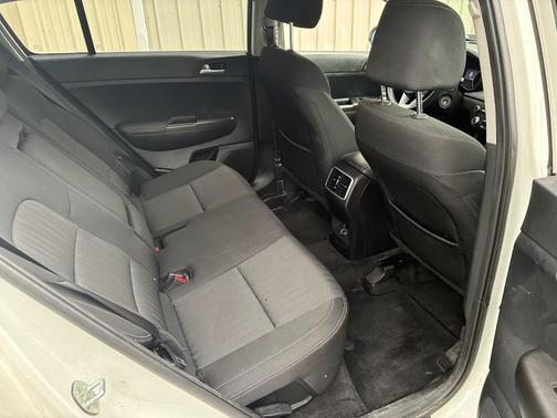 WHITE 2021 Kia Sportage LX