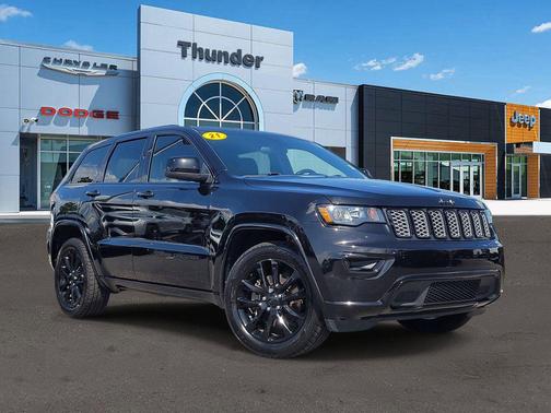 Diamond Black Crystal Pearlcoat 2021 Jeep Grand Cherokee Laredo