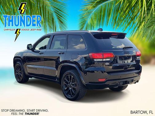 Diamond Black Crystal Pearlcoat 2021 Jeep Grand Cherokee Laredo