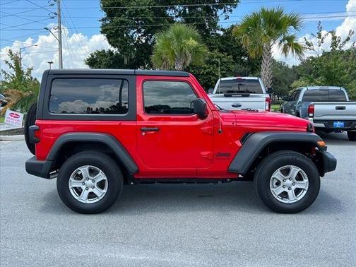 Photo 4 of 28 of 2022 Jeep Wrangler Sport