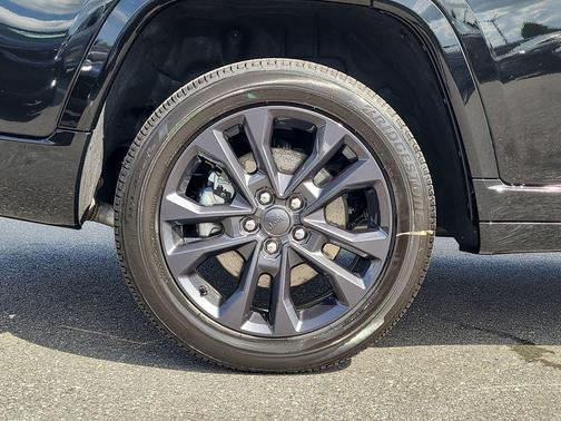Diamond Black Crystal Pearlcoat 2026 Jeep Grand Cherokee L Limited