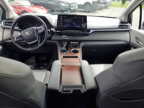 2023 Toyota Sienna XLE 7 Passenger