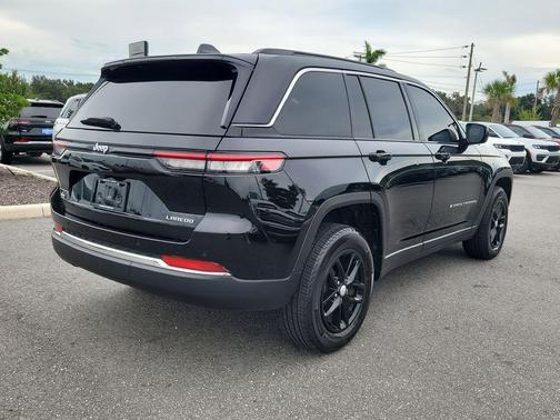 2025 Jeep Grand Cherokee Laredo