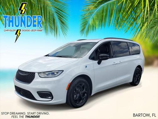 2025 Chrysler Pacifica Hybrid Premium S Appearance Pkg