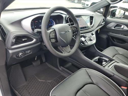 2025 Chrysler Pacifica Hybrid Premium S Appearance Pkg