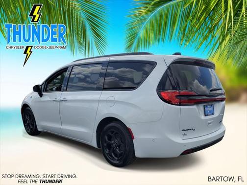 2025 Chrysler Pacifica Hybrid Premium S Appearance Pkg