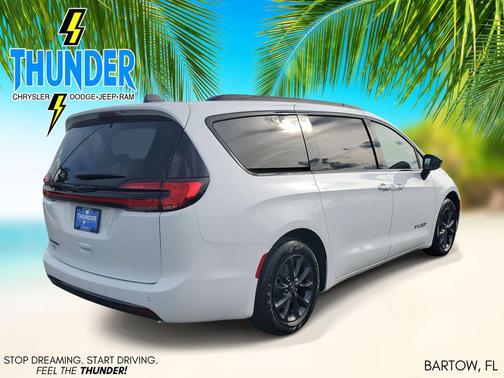 2025 Chrysler Pacifica L