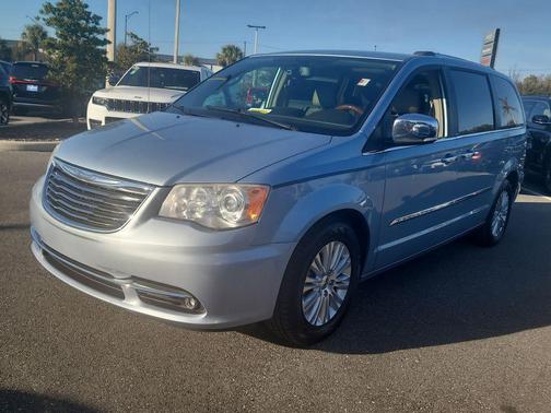 2013 Chrysler Town & Country Limited