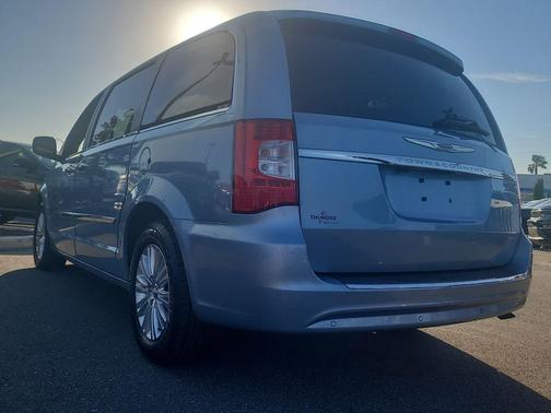 2013 Chrysler Town & Country Limited