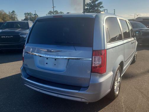 2013 Chrysler Town & Country Limited