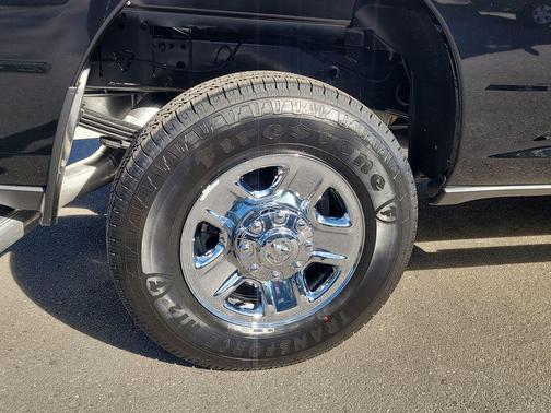 2026 RAM 3500 Tradesman Crew Cab 4x4 6'4' Box