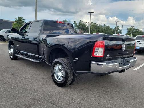 2022 RAM 3500 Big Horn Crew Cab 4x4 8' Box