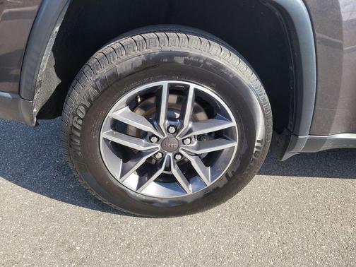 2019 Jeep Grand Cherokee Laredo