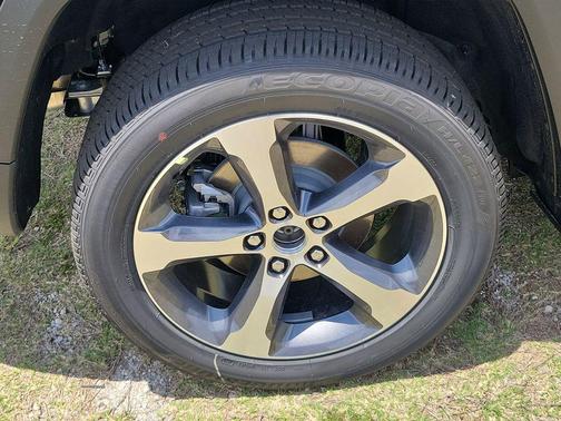 diamond black crystal pearlcoat 2026 Jeep Grand Cherokee Limited