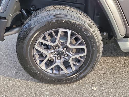 2026 Jeep Wrangler 4-Door Sahara 4x4