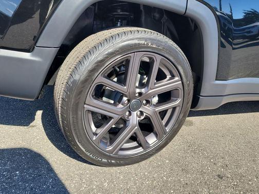 Diamond Black Crystal Pearlcoat 2026 Jeep Compass Latitude
