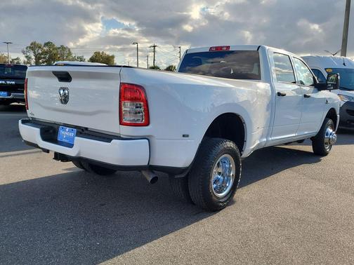 2024 RAM 3500 Tradesman Crew Cab 4x4 8' Box