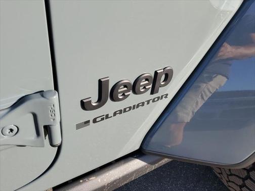 2025 Jeep Gladiator Nighthawk