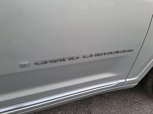 2022 Jeep Grand Cherokee L Summit Reserve