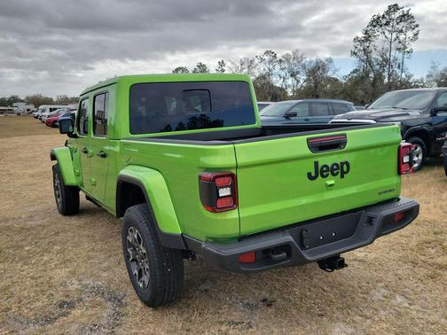 2026 Jeep Gladiator Sahara 4x4