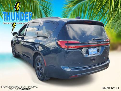2025 Chrysler Pacifica Hybrid Premium S Appearance Pkg