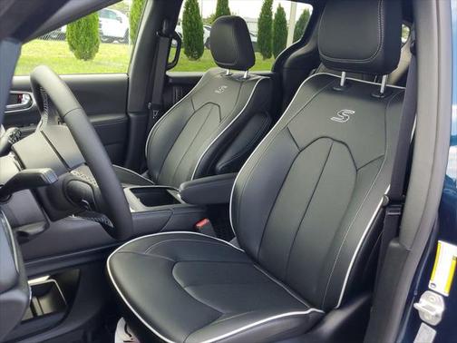 2025 Chrysler Pacifica Hybrid Premium S Appearance Pkg