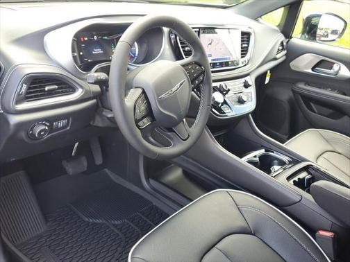 2025 Chrysler Pacifica Hybrid Premium S Appearance Pkg