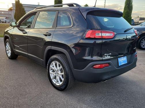 2016 Jeep Cherokee Sport
