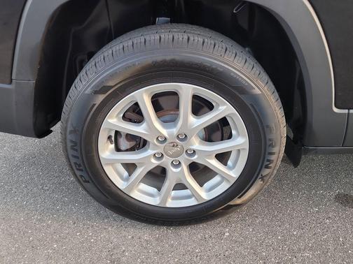 2016 Jeep Cherokee Sport