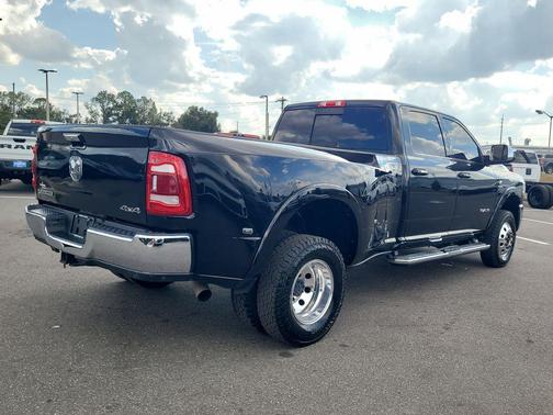 2020 RAM 3500 Laramie Crew Cab 4x4 8' Box
