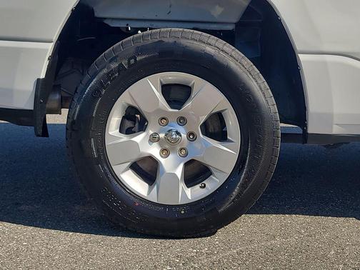 Bright White Clearcoat 2019 RAM 1500 Big Horn