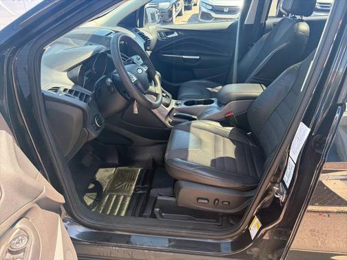 Black 2016 Ford Escape SE