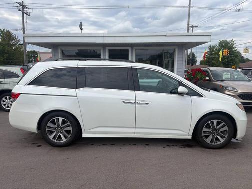 White 2014 Honda Odyssey Touring Elite