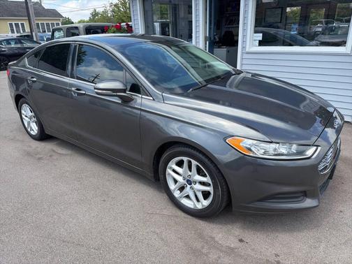 Gray 2016 Ford Fusion SE