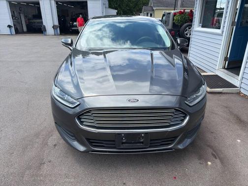 Gray 2016 Ford Fusion SE