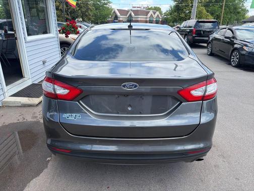 Gray 2016 Ford Fusion SE