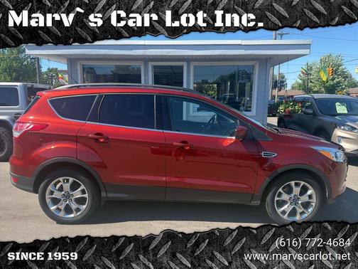 Red 2015 Ford Escape SE