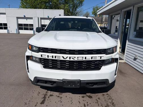 White 2019 Chevrolet Silverado 1500 Custom