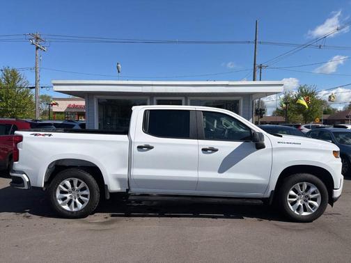 White 2019 Chevrolet Silverado 1500 Custom